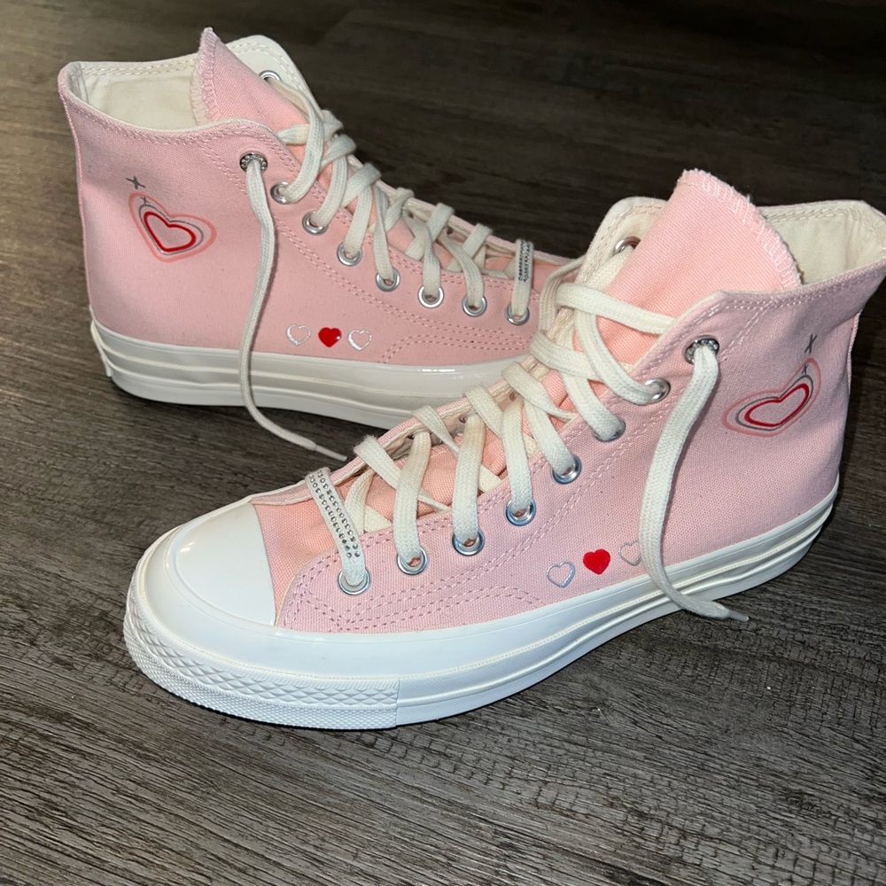 Converse Chuck Taylor All Star 70 Hi Top
Y2K Heart Sneakers Sz 8.5